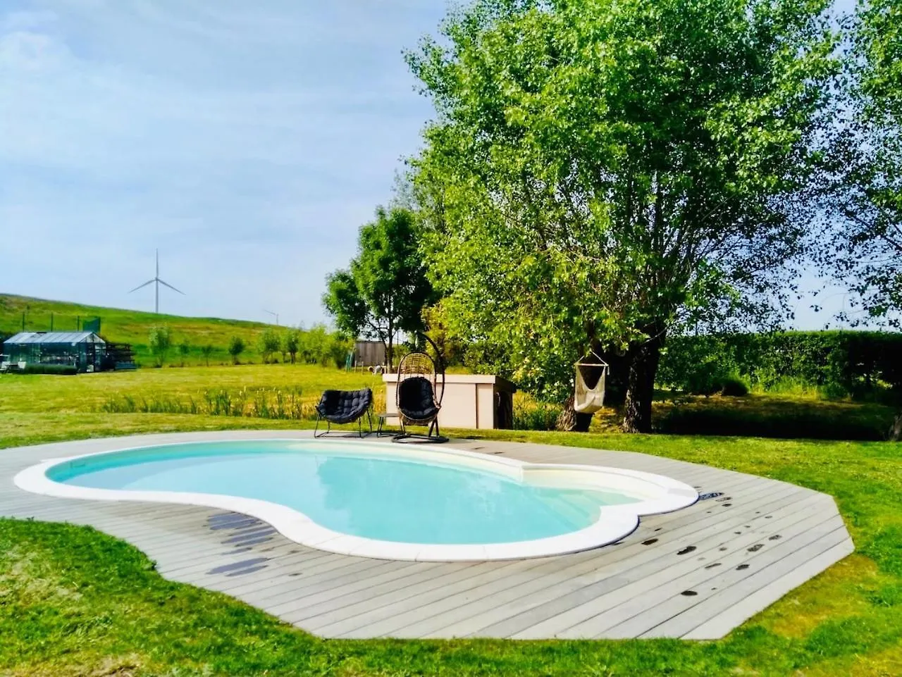 Demeure De Charme Haut De Gamme - Piscine Chauffee contacts